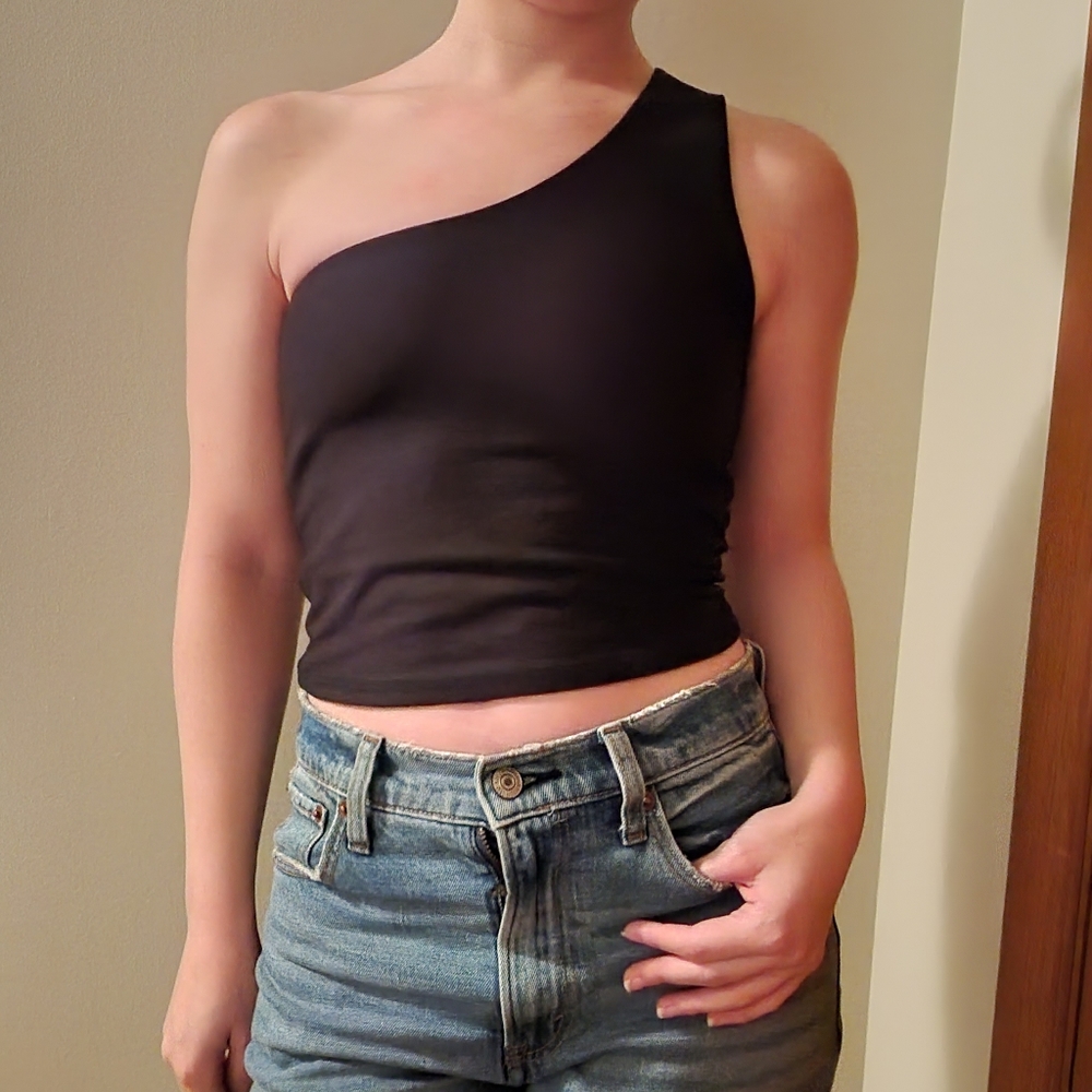 One shoulder top
